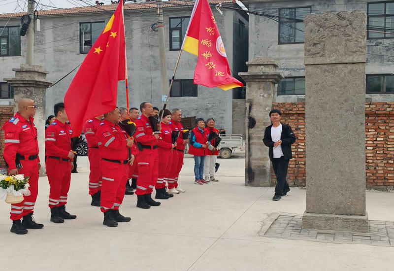 缅怀先烈志  传承英雄魂 中志协濮阳应急救援队赴清丰祭奠“一门四英烈”