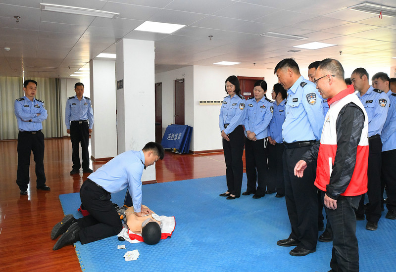 急救技能强警魂 警红携手护平安——砀山县红十字会走进县公安局开展应急救护资格认证培训